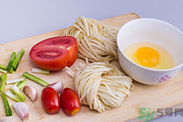 胃不好晚上吃面條好嗎？晚上吃面條容易消化嗎？