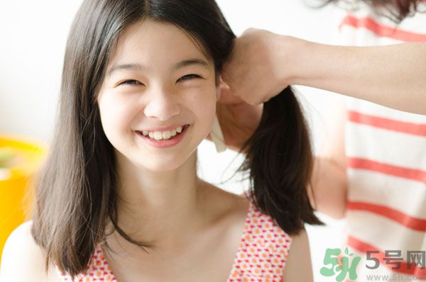 先用護(hù)發(fā)素還是先用洗發(fā)水？洗發(fā)水護(hù)發(fā)素的使用順序？