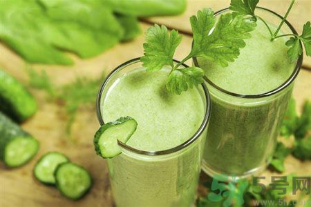 長(zhǎng)痘痘肌膚干燥怎么辦？肌膚干燥吃什么食物好？