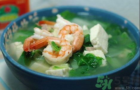 菠菜可以喝豆腐一起吃嗎？菠菜可以喝蝦一起吃嗎？