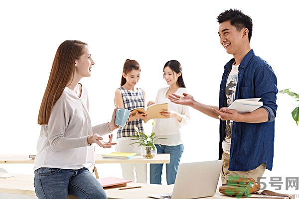 和別人說話不敢看對方怎么辦？說話不敢看別人眼睛怎么辦？