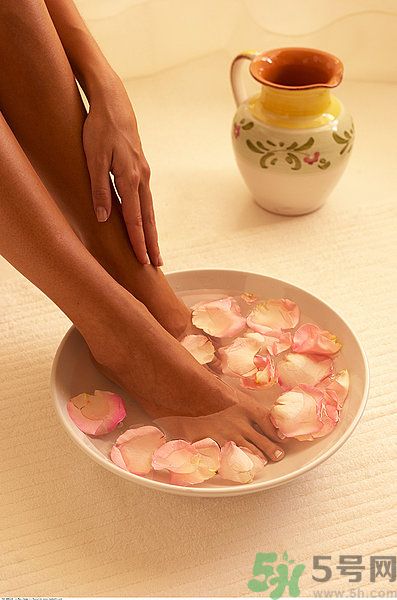 吃晚飯后多久可以泡腳？晚飯后泡腳好嗎？