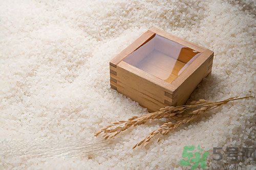 淘米水洗臉能祛斑嗎？淘米水洗臉可以美白嗎？