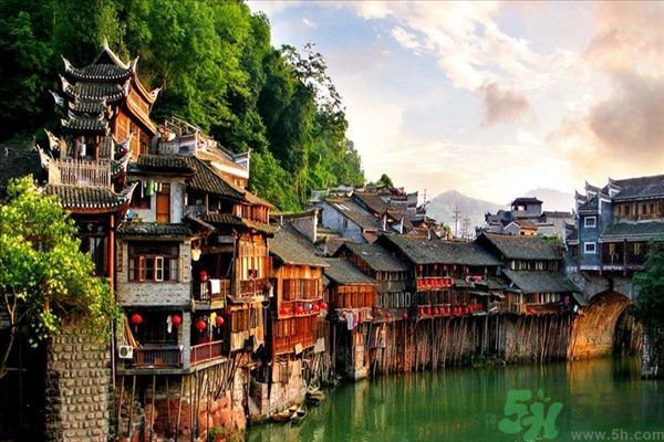 什么地方適合情侶旅游?旅游帶什么東西？