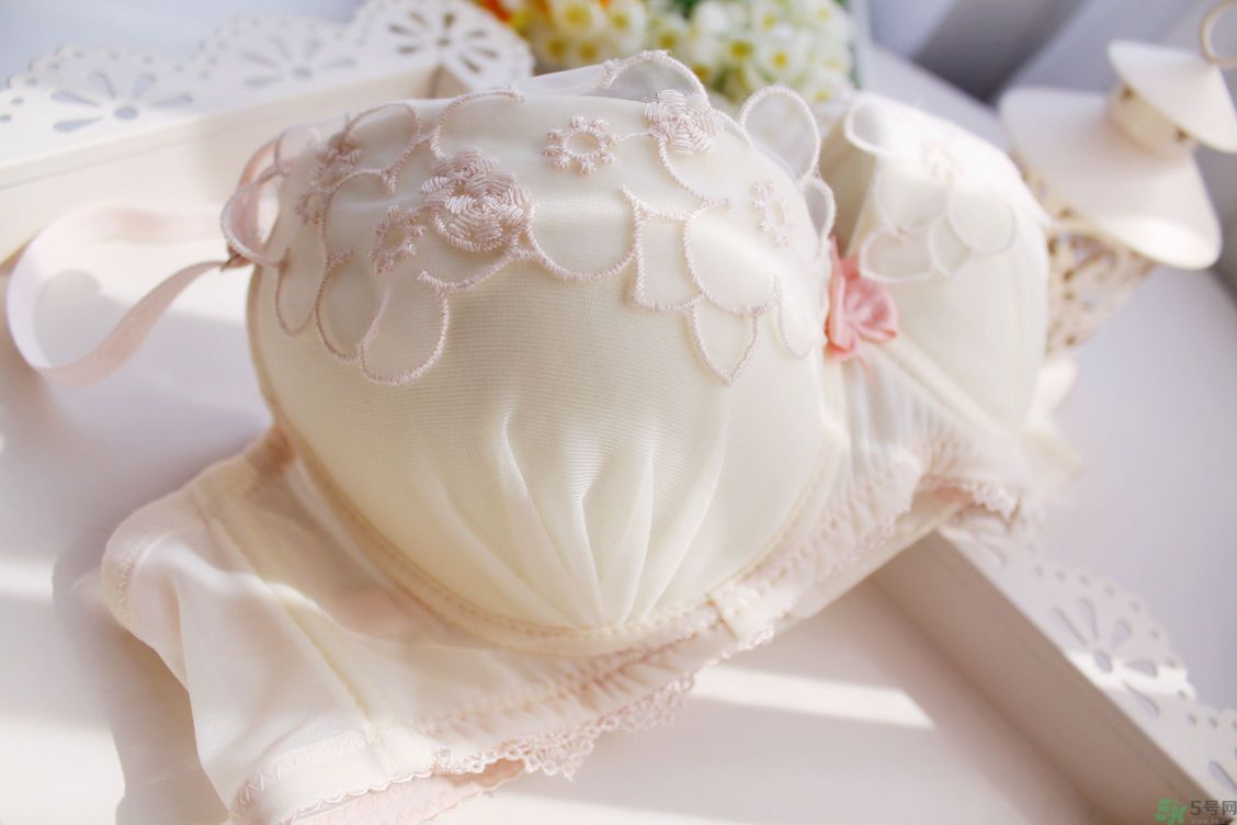 什么內(nèi)衣聚攏效果好？什么內(nèi)衣穿著舒服？