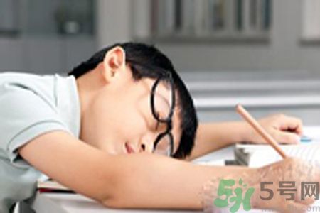 睡覺流口水是什么原因？睡覺流口水怎么辦？