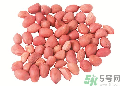 花生皮能不能吃？花生能和螃蟹一起吃嗎？