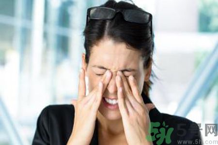 眼睛干澀怎么辦？眼睛干澀吃什么好？