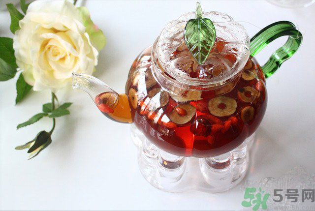 紅棗不能和什么一起吃？紅棗泡水喝會上火嗎？