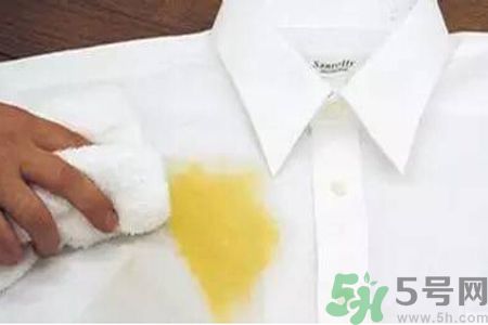 草莓汁弄到衣服上了怎么洗？怎么洗掉草莓汁？