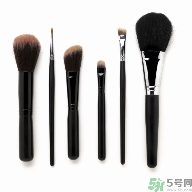 怎樣化妝不傷皮膚？化妝對皮膚有傷害嗎？