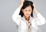 年輕人長(zhǎng)白頭發(fā)怎么辦？年輕人長(zhǎng)白頭發(fā)是什么原因？