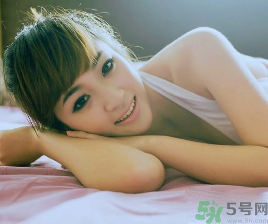 來月經(jīng)乳房脹痛怎么辦？來月經(jīng)乳房脹痛是什么原因？