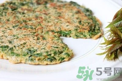 香椿雞蛋餅怎么做？香椿煎蛋餅做才能好吃？