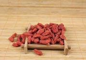 枸杞干吃好還是泡水好？枸杞怎么吃效果最好？