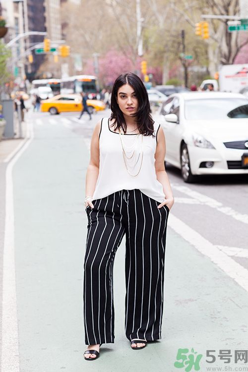 長(zhǎng)得胖女生怎么穿衣服顯瘦？胖女孩穿什么褲子好？