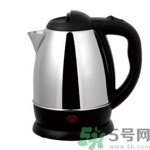 用電水壺燒水喝人會變笨嗎？電水壺燒水好不好？