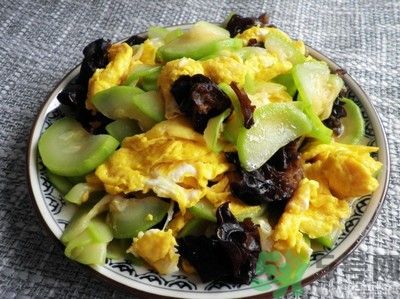 黑木耳怎么做好吃？黑木耳的家常做法？