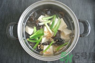 黑木耳可以治便秘嗎？黑木耳有什么食療的方法？