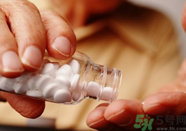 胃潰瘍的早期癥狀有哪些？胃潰瘍的癥狀有哪些？