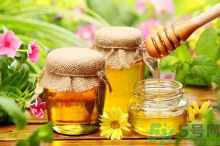 胃潰瘍可以喝蜂蜜嗎？服用蜂蜜要注意什么？