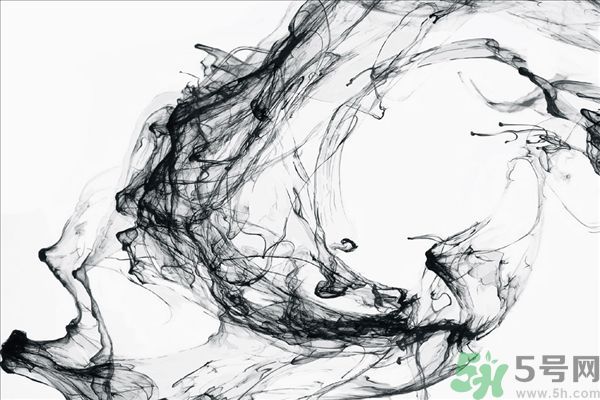 往同學(xué)保溫杯中倒墨汁 誤食墨水怎么辦？