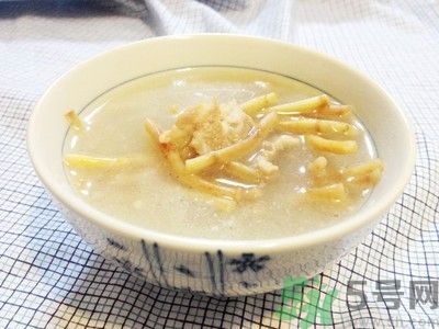 魚腥草可以和雪梨冰糖煮水喝嗎？魚腥草雪梨煲有什么好？