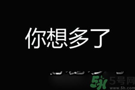 校服帶反光標志防早戀是怎么回事？校服為什么要帶反光標志？