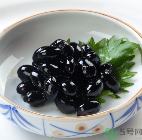 黑豆要泡多久才會軟？黑豆要越泡越久嗎？