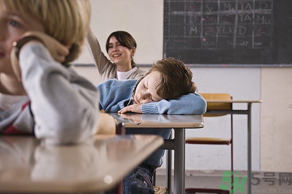 高中生上課容易走神怎么辦？高中生上課如何提高注意力？