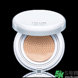 蘭芝氣墊bb13號(hào)跟21號(hào)哪個(gè)更白？蘭芝氣墊bb色差大嗎？