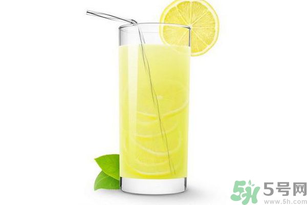 每天喝檸檬水能美白嗎？每天喝檸檬水好不好？