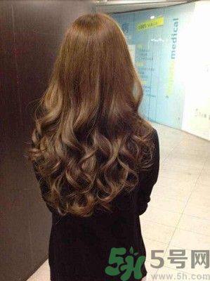 自己怎么吹卷發(fā)？吹卷發(fā)的小竅門？