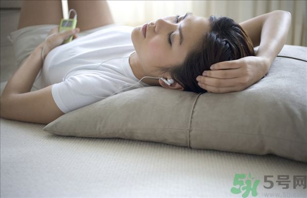 女性吃什么預(yù)防泌尿道感染？泌尿道感染不能吃什么？