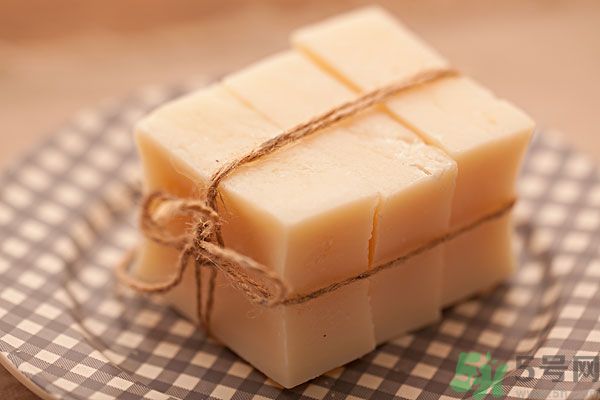 肥皂和沐浴露哪個(gè)好？肥皂和沐浴露的區(qū)別？