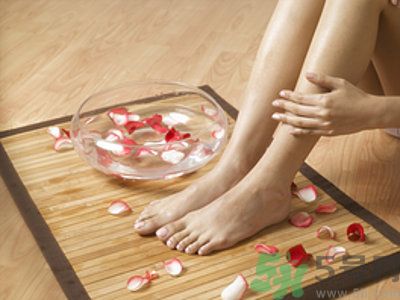 用醋泡腳能治腳臭嗎？泡腳放醋能除腳臭嗎？