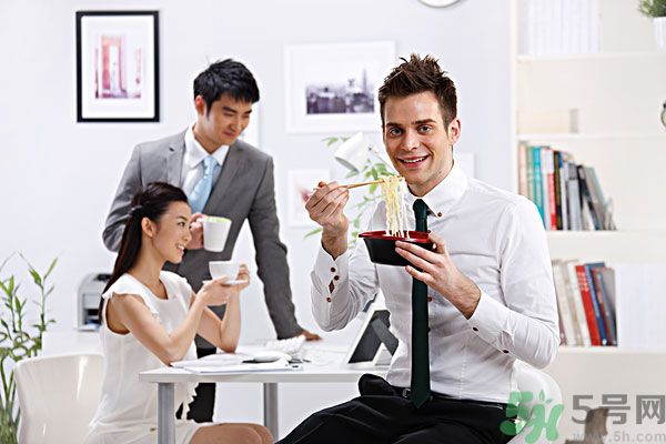滿漢宴方便面煮著吃泡著吃哪個好？
