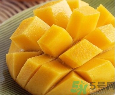 芒果皮發(fā)黑還可以吃嗎？芒果長(zhǎng)黑斑吃了會(huì)怎么樣？