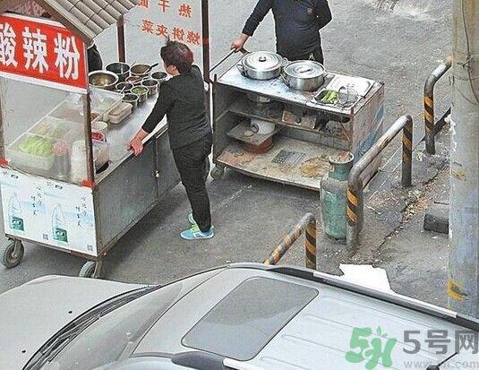 住窩棚夫婦倆十多年堅(jiān)守女兒失蹤路口 如何預(yù)防孩子走失？
