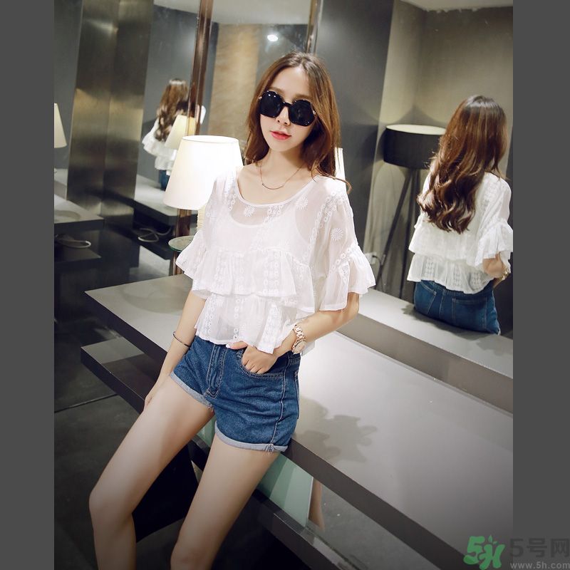 胸小的女生怎么穿衣服好看？胸小的女生怎么穿衣顯得胸大？