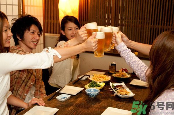 喝酒怎樣才能不傷身？飲酒要注意些什么？