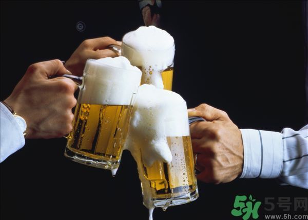 喝酒怎樣才能不傷身？飲酒要注意些什么？