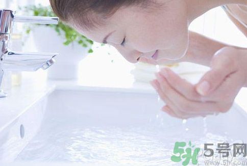 洗臉用冷水還是熱水好？用冷水洗臉好不好？