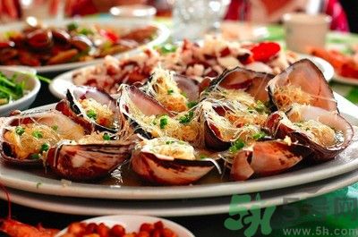 吃海鮮能喝啤酒嗎？吃海鮮為什么不能喝啤酒？