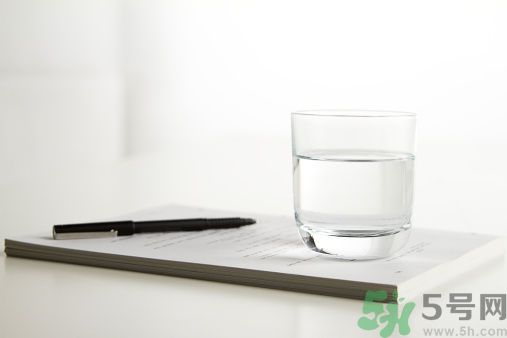 白開水隔幾天還能喝嗎？喝白開水要注意什么？