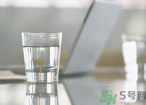 白開水隔幾天還能喝嗎？喝白開水要注意什么？