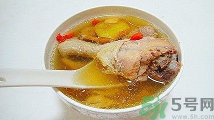 燉雞湯用冷水還是熱水？雞湯用冷水可以嗎？
