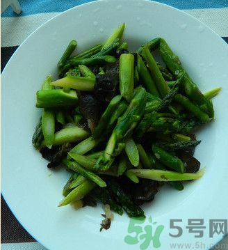 蘆筍和洋蔥能一起吃嗎？蘆筍和洋蔥怎么炒好吃？