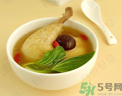 燉雞湯怎么去腥？燉雞湯很腥要怎做才好？