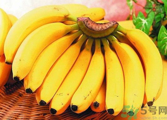 香蕉中間發(fā)黑可以吃嗎？香蕉中間發(fā)黑吃了會怎么樣？